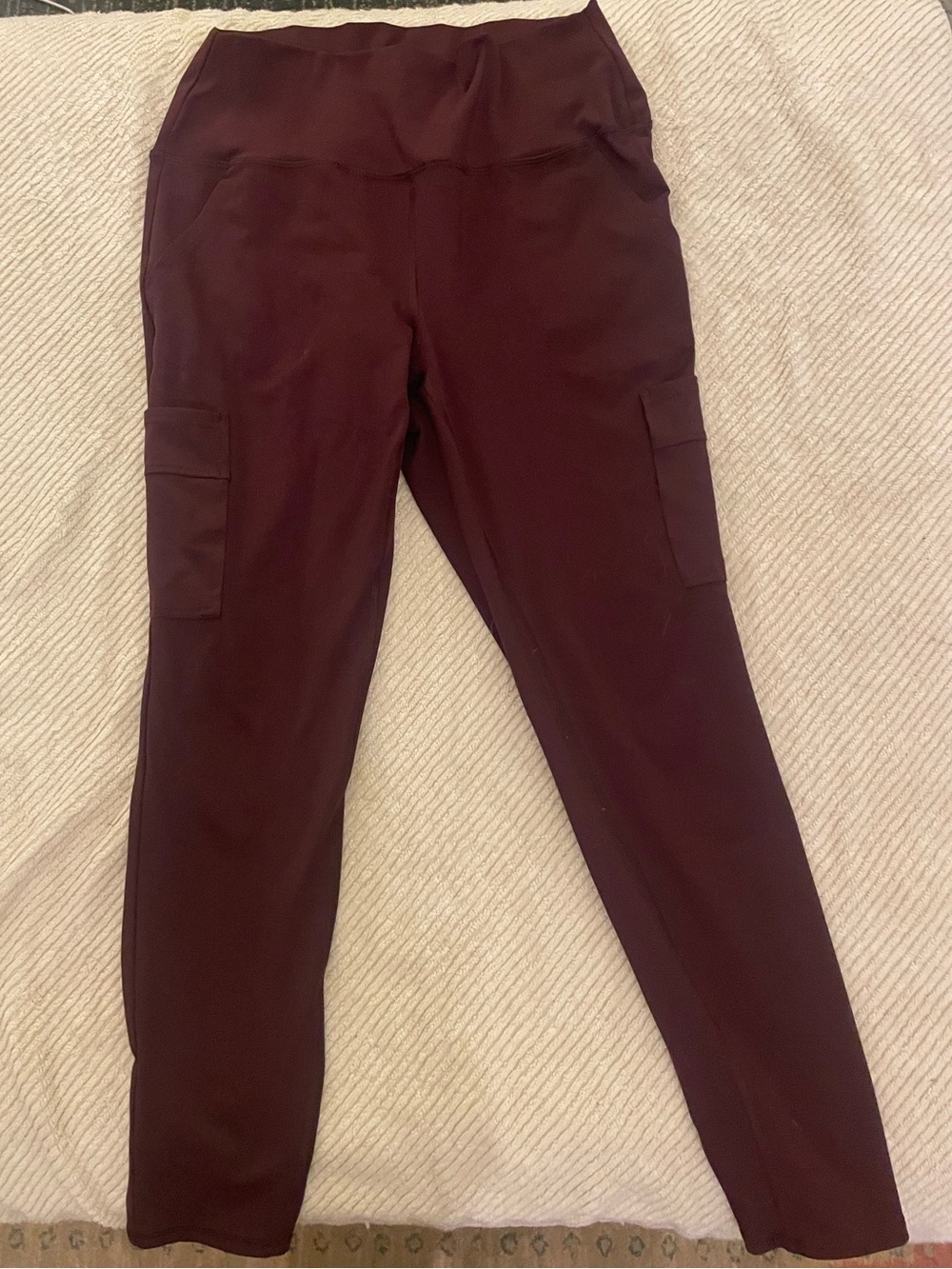 Avalanche Cargo Leggings in Burgundy